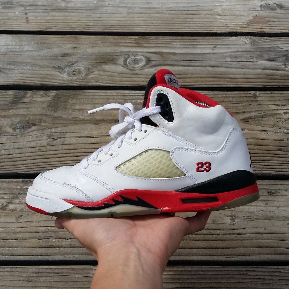 Women Size 8 / Size 6.5 Youth 2006 Nike Air Jordan 5 Fire Red Basketball Sneaker - Picture 2 of 8